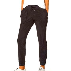 LuLuLemon Mesh Modern Jogger SZ 12